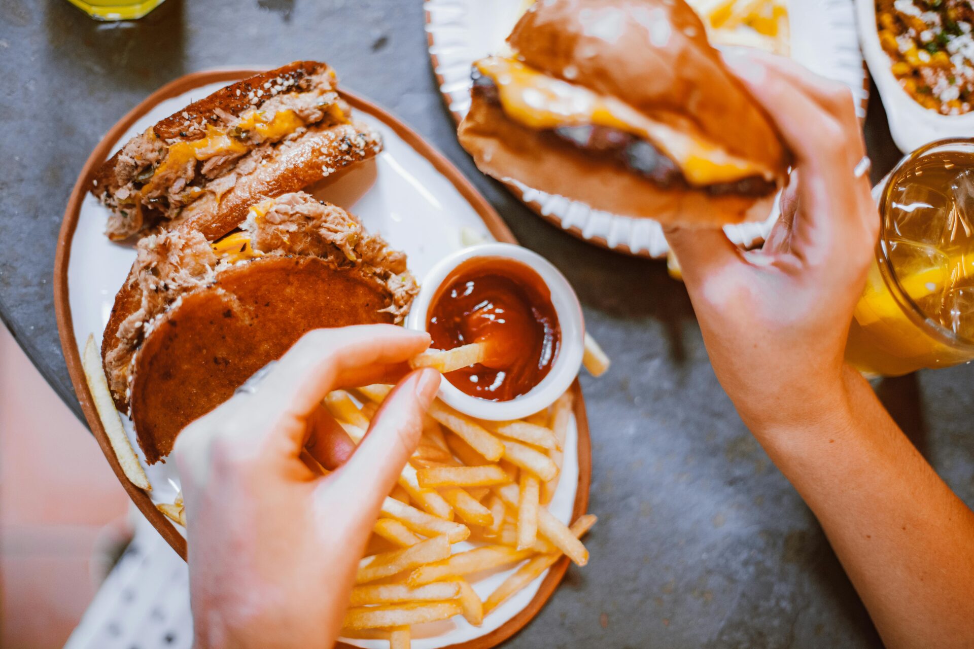 fast-foods-on-the-table