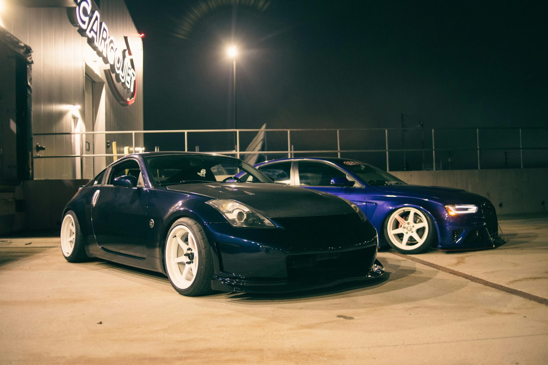 sports-cars-on-the-parking-lot-at-night