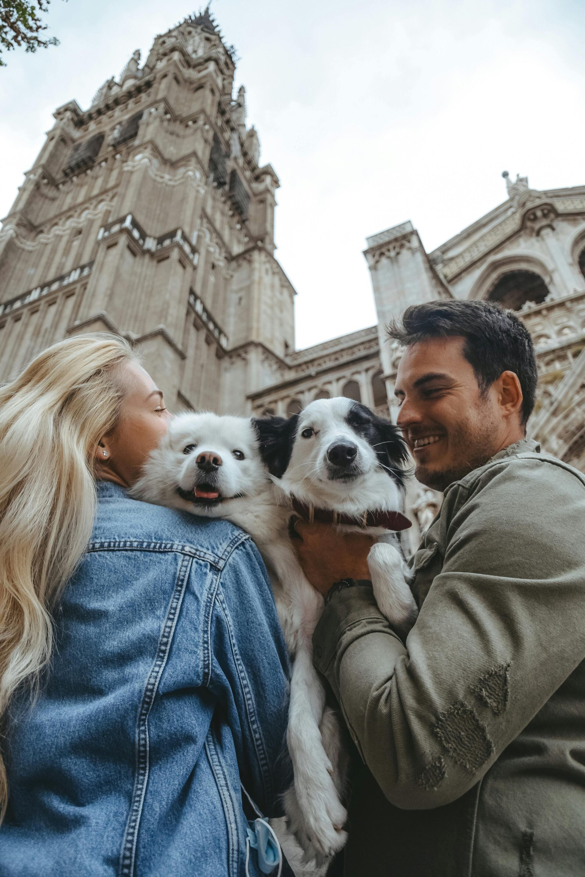 couple-hugging-their-dogs