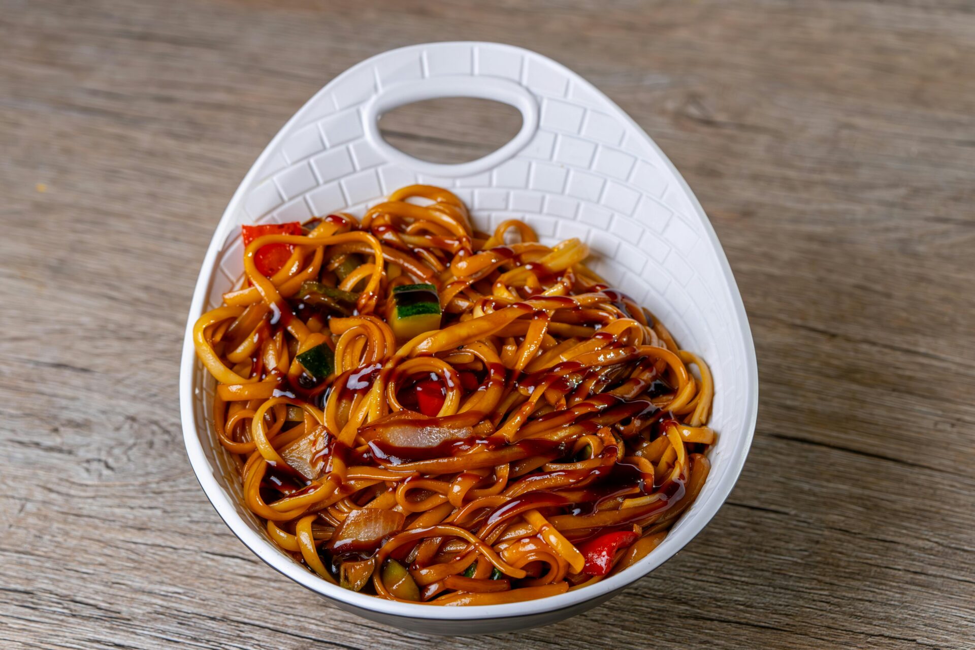 delicious-chinese-noodles-in-white-bowl